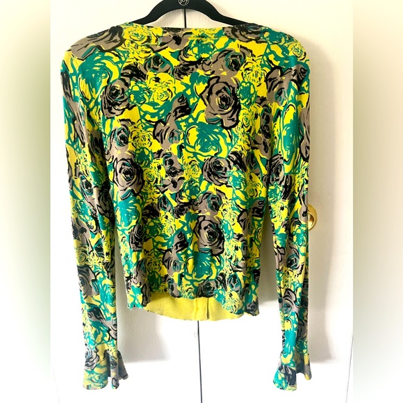 Forever 21 Bell sleeved sweater - Picture 3 of 3